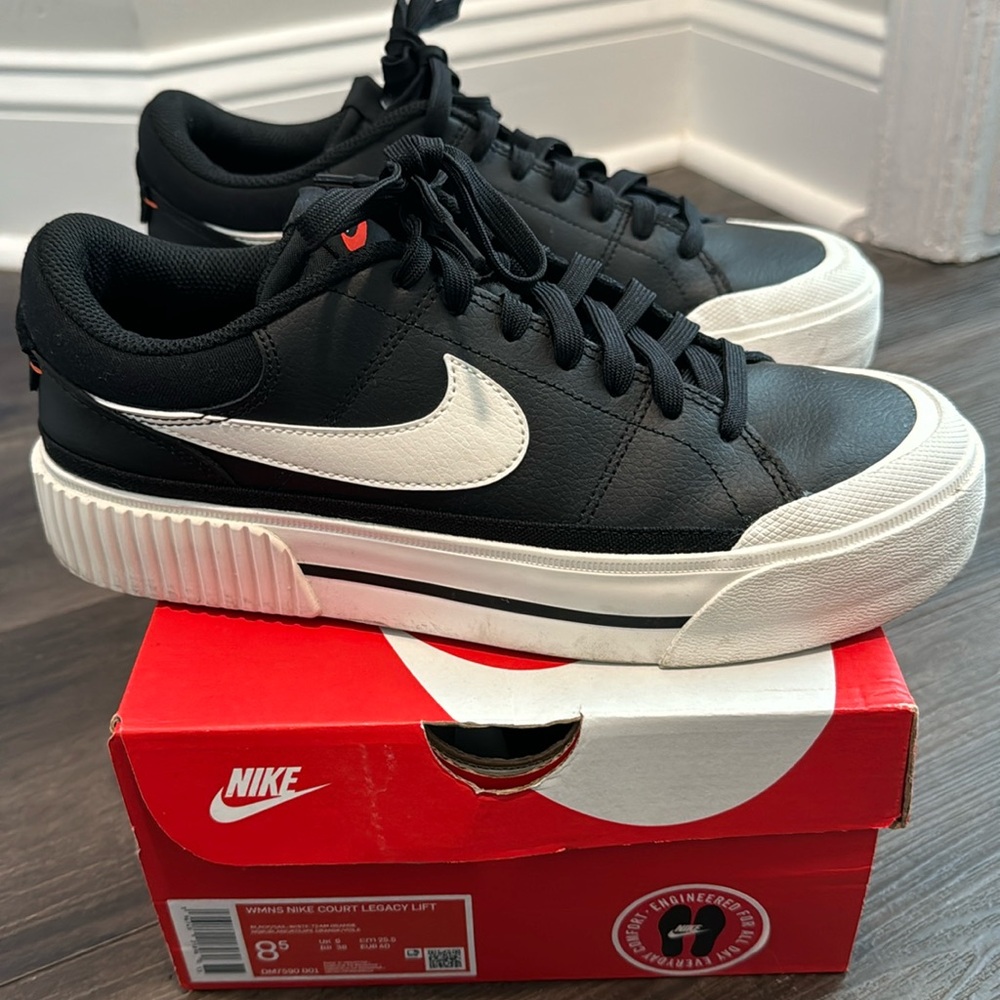 Nike Women’s Court Legacy Lift size 8.5